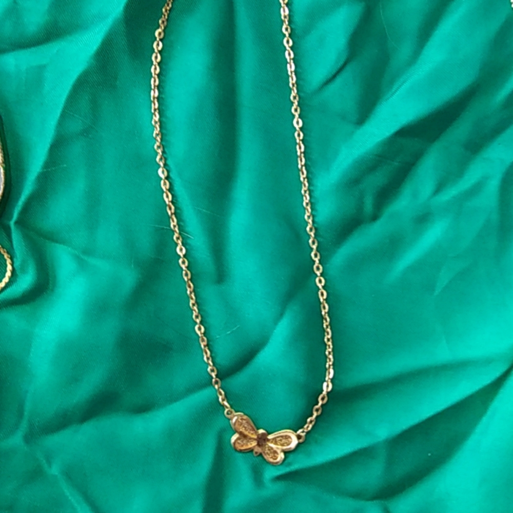 Gold necklace n charm